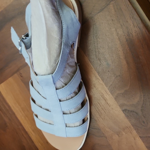 Sandals - Picture 3 of 4